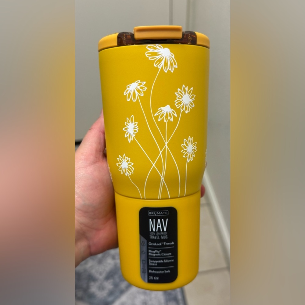 NWT BrüMate 25oz Nav “SUNDAISY”
